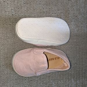 Pink Old Navy crib shoes size 12-18 months